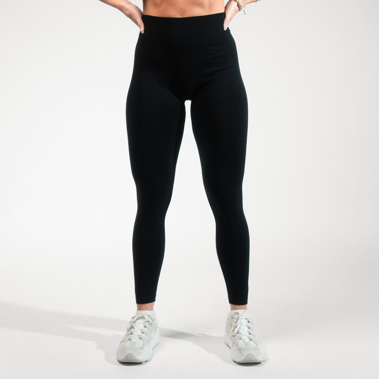 Worldwide Seamless Scrunch Legging